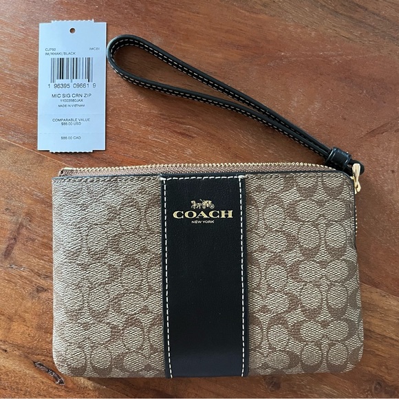 NWT Corner Zip Wristlet in Signature Canvas - Picture 2 of 6